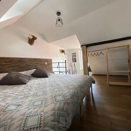 Semesterbostad La Maison Rouge *